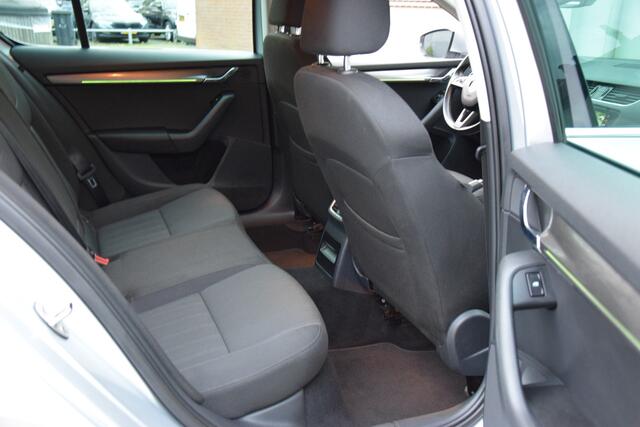 Skoda OCTAVIA 1.0 TSI Style Business | Org. NL | BOVAG Garantie | Trekhaak | Adaptive Cruise Control | Camera | Stoelverwarming | Elektrische Voorstoelen | Full LED | Dodehoekdetectie |