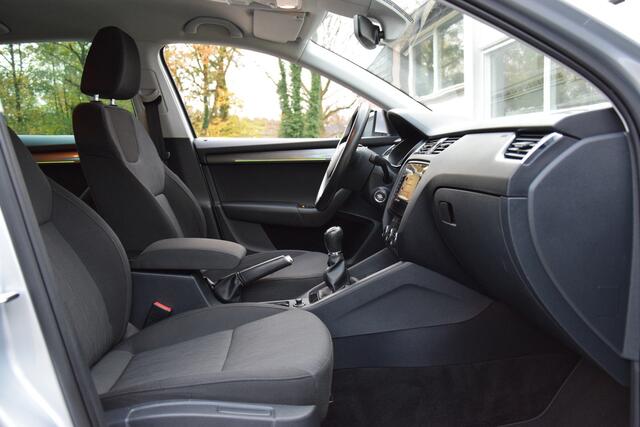 Skoda OCTAVIA 1.0 TSI Style Business | Org. NL | BOVAG Garantie | Trekhaak | Adaptive Cruise Control | Camera | Stoelverwarming | Elektrische Voorstoelen | Full LED | Dodehoekdetectie |