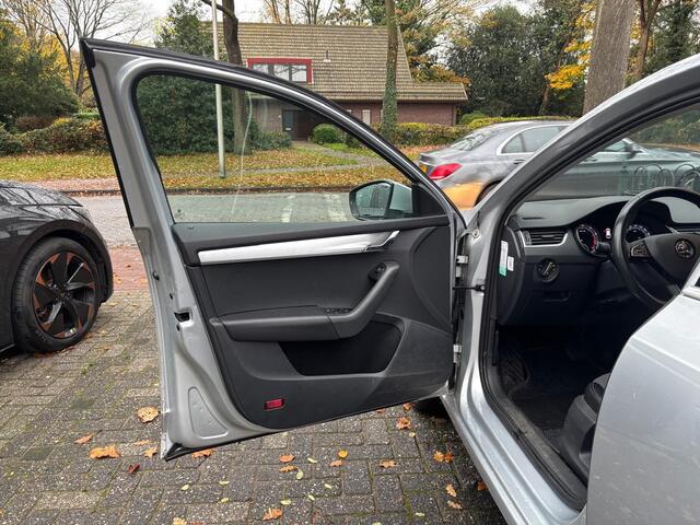 Skoda OCTAVIA Combi 1.5 TSI Greentech Business Edition