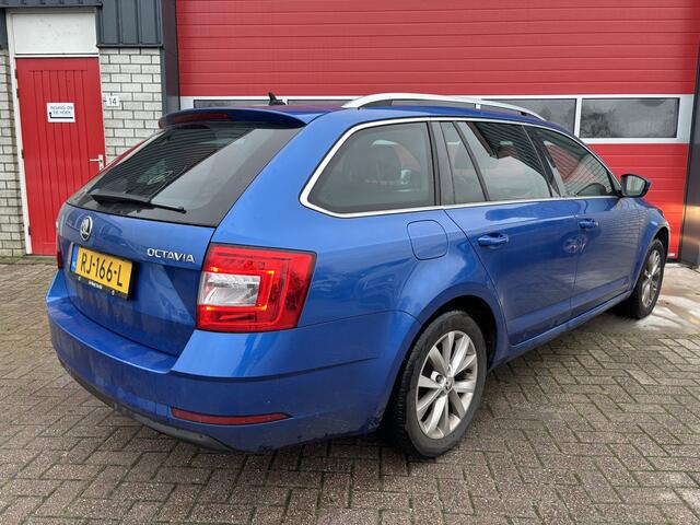 Skoda OCTAVIA Combi 1.0 TSI Greentech Ambition Business CARPLAY / STOELVERW / DAB+ / NAVI / CLIMA / PDC / BLUETOOTH / NL-AUTO