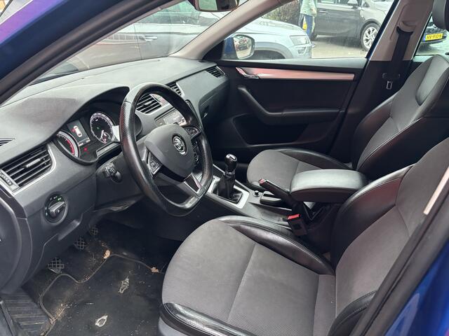 Skoda OCTAVIA Combi 1.0 TSI Greentech Ambition Business CARPLAY / STOELVERW / DAB+ / NAVI / CLIMA / PDC / BLUETOOTH / NL-AUTO