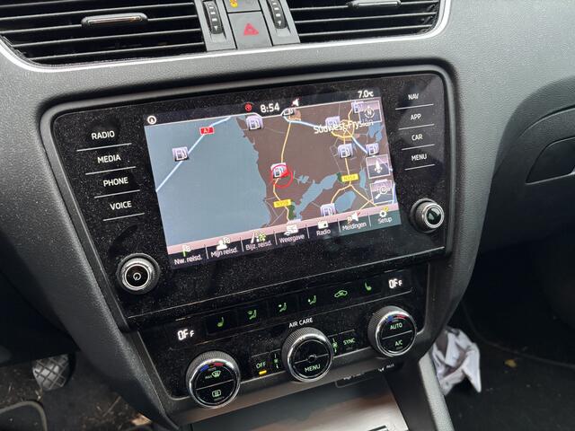 Skoda OCTAVIA Combi 1.0 TSI Greentech Ambition Business CARPLAY / STOELVERW / DAB+ / NAVI / CLIMA / PDC / BLUETOOTH / NL-AUTO