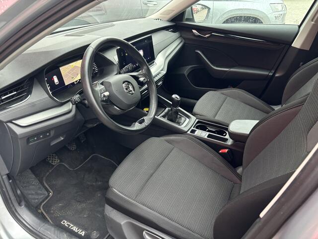 Skoda OCTAVIA Combi 1.0 TSI Business Edition TREKHAAK / FULL LED / CARPLAY / STOELVERW / NAVI / CLIMA / PDC / NL-AUTO