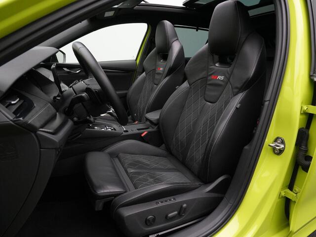 Skoda OCTAVIA Combi 1.4 TSI RS iV 245 pk DSG PHEV Business | Panoramadak | Geheugen-/massagestoelen | Adaptief onderstel | Head-up display | Leder/alcantara | Canton | Matrix LED