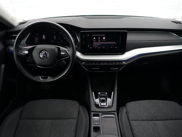 Skoda OCTAVIA Combi 1.0 e-TSI Business Edition Plus Aut- Dynamic Select, Camera, Lane Assist, Sfeerverlichting, CarPlay, Android Auto, Stoelverwarming