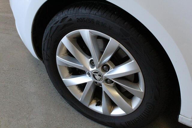 Skoda OCTAVIA Combi 1.0 TSI Greentech Business Edition | STOEL-VERW | NAVIGATIE | 16'LMV | CRUISE | PDC-A | CARPLAY | LEDER/STOF |