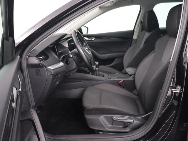 Skoda OCTAVIA 1.0 TSI Business Edition | Carplay | Sfeerverlichting | Navigatie | Full LED | Parkeerhulp | Getint glas | Digital Cockpit