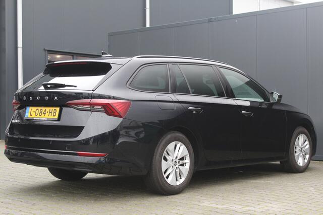 Skoda OCTAVIA Combi 1.0 TSI Sport Business | incl. 12 maanden garantie | Navigatie | Cruise | Virtual cockpit | DAB+ radio | Apple carplay | Lane assist | Zwarte hemel bekleding | Sportstoelen | LED koplampen | Sfeerverlichting |