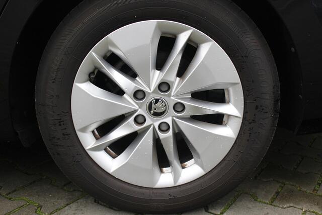 Skoda OCTAVIA Combi 1.0 TSI Sport Business | incl. 12 maanden garantie | Navigatie | Cruise | Virtual cockpit | DAB+ radio | Apple carplay | Lane assist | Zwarte hemel bekleding | Sportstoelen | LED koplampen | Sfeerverlichting |