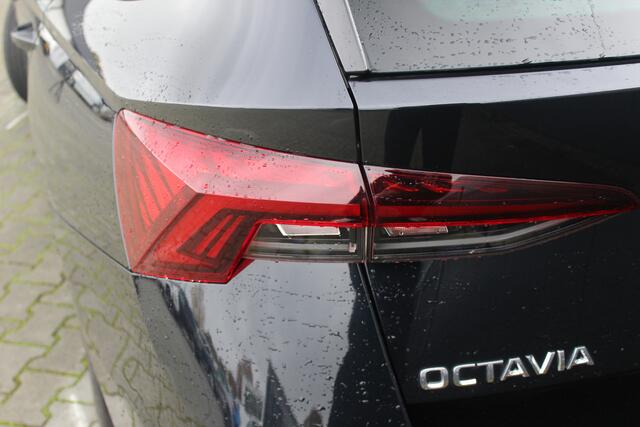 Skoda OCTAVIA Combi 1.0 TSI Sport Business | incl. 12 maanden garantie | Navigatie | Cruise | Virtual cockpit | DAB+ radio | Apple carplay | Lane assist | Zwarte hemel bekleding | Sportstoelen | LED koplampen | Sfeerverlichting |