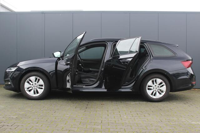 Skoda OCTAVIA Combi 1.0 TSI Sport Business | incl. 12 maanden garantie | Navigatie | Cruise | Virtual cockpit | DAB+ radio | Apple carplay | Lane assist | Zwarte hemel bekleding | Sportstoelen | LED koplampen | Sfeerverlichting |