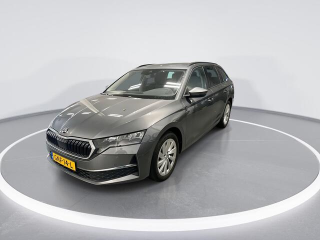 Skoda OCTAVIA Combi 1.5 TSI 115pk DSG MHEV Business Edition · Camera · Apple/Android Car Play · Elek. Trekhaak · P-Sensoren · Elek. Achterklep · Keyless · 17'' Inch · Garantie t/m 29-09-2028 of 100.000km