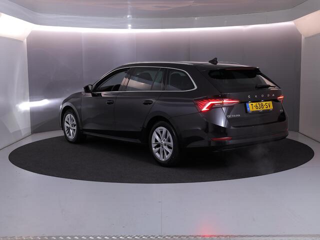 Skoda OCTAVIA Combi 1.5 e-TSI Business Edition Plus 150 pk Automaat (DSG) | Verlengde garantie | Navigatie | Parkeersensoren | Adaptieve cruise control | Autom. airco (3 zones) | Stoelverwarming |