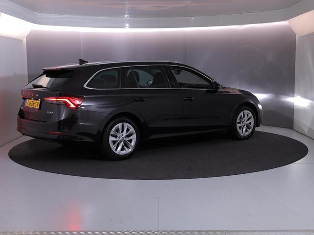 Skoda OCTAVIA Combi 1.5 e-TSI Business Edition Plus 150 pk Automaat (DSG) | Verlengde garantie | Navigatie | Parkeersensoren | Adaptieve cruise control | Autom. airco (3 zones) | Stoelverwarming |