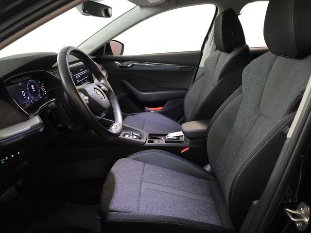 Skoda OCTAVIA Combi 1.5 e-TSI Business Edition Plus 150 pk Automaat (DSG) | Verlengde garantie | Navigatie | Parkeersensoren | Adaptieve cruise control | Autom. airco (3 zones) | Stoelverwarming |