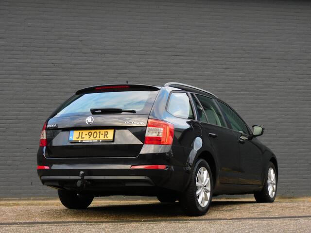 Skoda OCTAVIA Combi 1.6 TDI Greentech Ambition Business 2e EIGENAAR! DEALER ONDERHOUDEN! CARPLAY/ANDROID! NAVI! CRUISE! LM VELGEN! TREKHAAK!