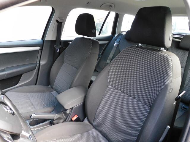 Skoda OCTAVIA Combi 1.6 TDI Greentech Ambition Business 2e EIGENAAR! DEALER ONDERHOUDEN! CARPLAY/ANDROID! NAVI! CRUISE! LM VELGEN! TREKHAAK!