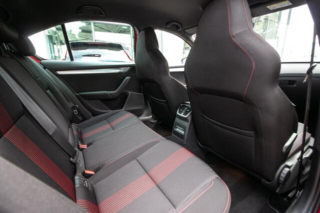 Skoda OCTAVIA 1.5 TSI Greentech Sport Business Automaat -Trekhaak | Navi | 1e Eigenaar | 1500 kg trekgewicht