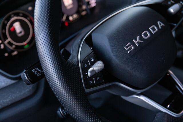 Skoda OCTAVIA Combi 1.5 TSI MHEV Business Edition Plus , Adap. cruise, Trekhaak, Stoel/stuurverwarming,