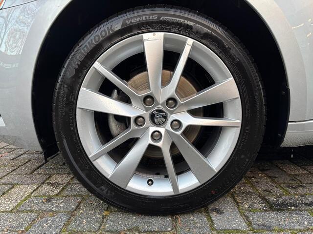 Skoda OCTAVIA Combi 1.0 TSI Greentech Business Edition