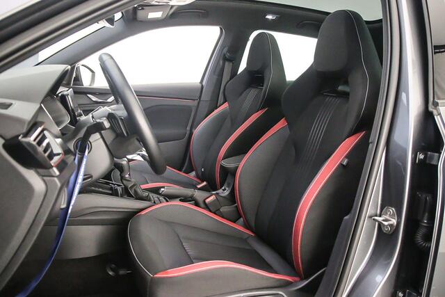 Skoda SCALA Monte Carlo 1.0 TSI 115pk DSG Automaat Panoramadak, Achteruitrijcamera, Cruise control, Stoelverwarming, App connect, LED koplampen, Airco, DAB, Parkeersensoren