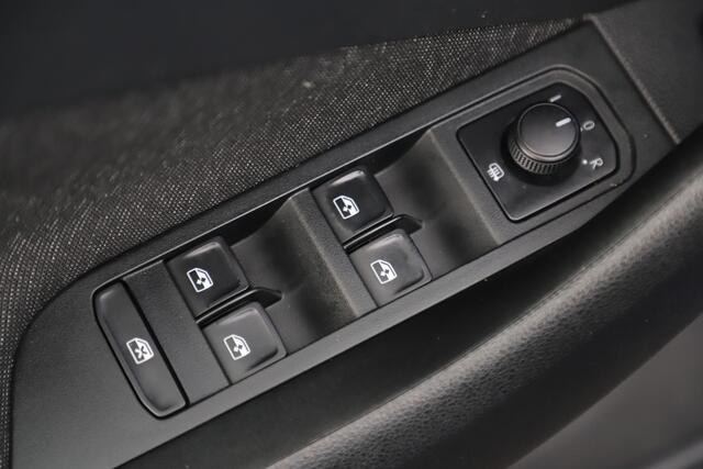 Skoda SCALA 1.0 TSI Style 116PK Navigatie Carplay Android Clima Cruise 16 inch LMV Parkeersensor