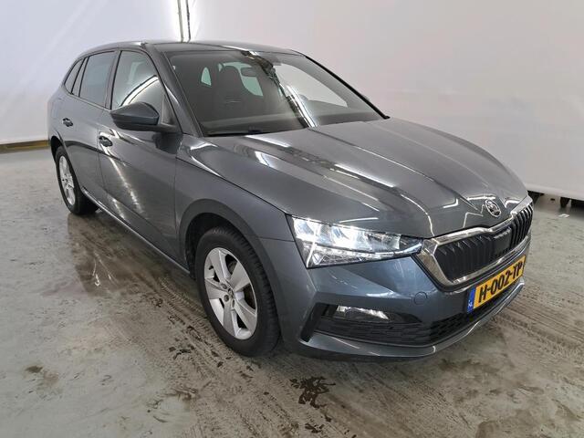 Skoda SCALA 1.5 TSI Sport Business Klapbare Trekhaak | Carplay | Donkere Hemel | Camera | Full Led | Cruise | Bots waarschuwing | NL-Auto | Volledig Onderh.