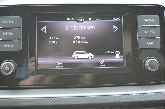 Skoda SCALA 1.0 TSI Sport Busn. / Led kopl. / Pano / Apple, android