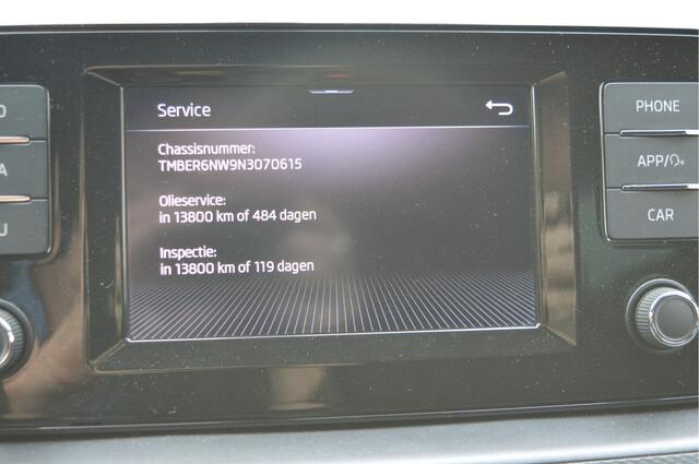 Skoda SCALA 1.0 TSI Sport Busn. / Led kopl. / Pano / Apple, android