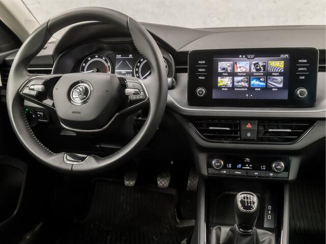 Skoda SCALA 1.0 TSI Sportline (FACELIFT, APPLE CARPLAY, GROOT NAVI, CLIMATE, GETINT GLAS, SPORTSTOELEN, LM VELGEN, CRUISE, PARKEERSENSOREN, DAB+, NIEUWSTAAT)