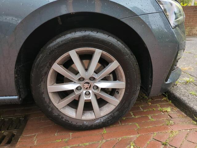 Skoda SCALA 1.0 TSI Business Edition Navigatie / Alcantara / Stoelverwarming / Parkeersensoren / Clima