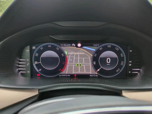 Skoda SCALA 1.0 TSI Business Edition Navigatie / Alcantara / Stoelverwarming / Parkeersensoren / Clima