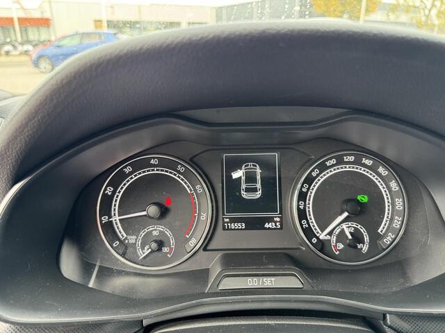 Skoda SCALA 1.5 TSi 150 Pk Automaat Sport Business | Full LED | Panoramadak | Trekhaak| 18 Inch | Sportstoelen | Stoelverwarming | 116.552 Km!!