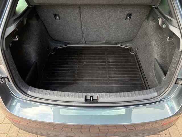 Skoda SCALA 1.0 TSi Sport Business CLIMA/CRUISE/CARPLAY/DAB/PDC/18INCH/TREKHAAK