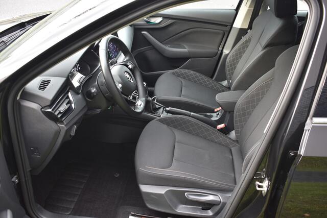 Skoda SCALA 1.0 TSI Ambition Automaat Carplay Navigatie Front/lane assist Stoelverwarming Parkeer sensoren