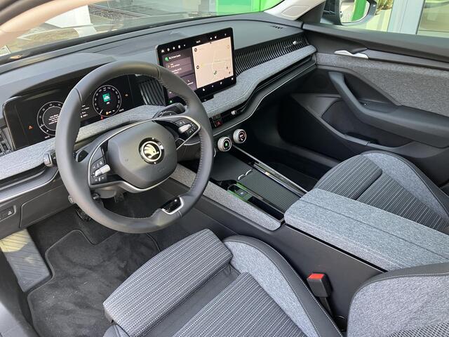 Skoda SUPERB Combi First Edition 1.5 TSI 150 PK DSG | Automaat | Panorama Dak | Navigatie | Adaptieve cruise control | 19'' Lichtmetalen velgen | Camera |