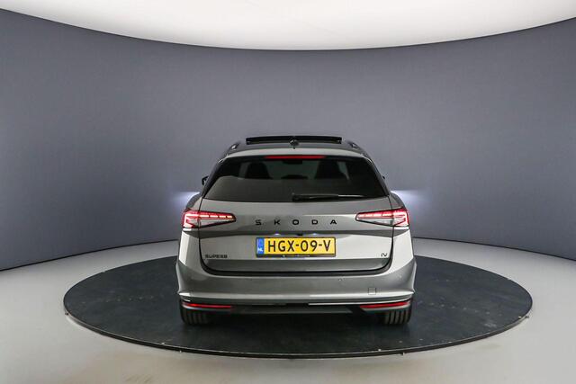 Skoda SUPERB Combi Business Edition 1.5 TSI PHEV 204pk DSG Automaat Trekhaak, Panoramadak, Head up display, Adaptive cruise control, Navigatie, Achteruitrijcamera, LED matrix koplampen
