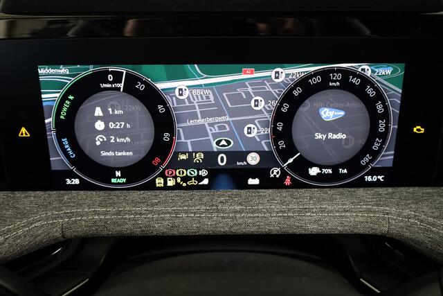 Skoda SUPERB Combi Business Edition 1.5 TSI PHEV 204pk | 19 inch | Elek. + massagestoelen | Stoelverwarming | Adaptive Cruise | Blind Spot | Navigatie | Camera |