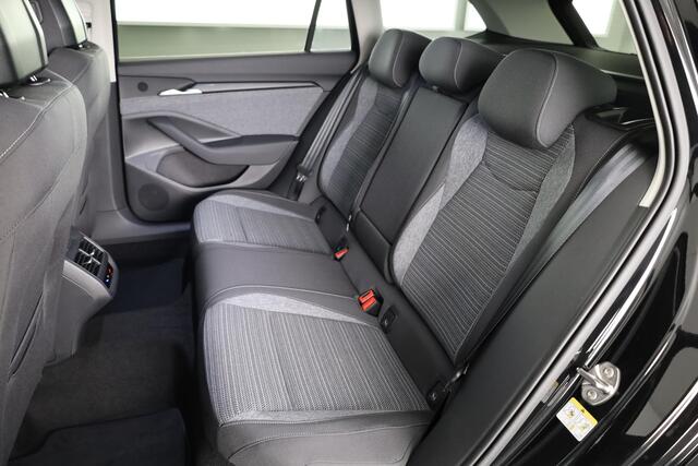 Skoda SUPERB Combi Business Edition 1.5 TSI PHEV 204pk | 19 inch | Elek. + massagestoelen | Stoelverwarming | Adaptive Cruise | Blind Spot | Navigatie | Camera |