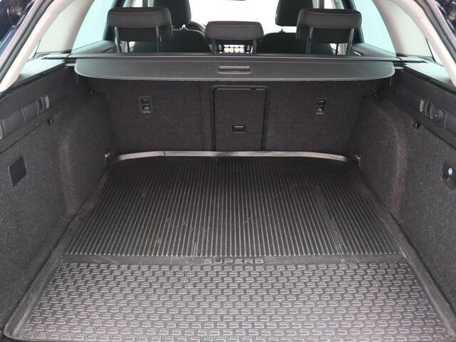 Skoda SUPERB Combi 1.4 TSI iV Business Edition 218PK DSG Achteruitrijcamera, Keyless, Virtual Cockpit, Cruise Control, Navi, Apple Carplay/Android Auto, 17" LM Velgen