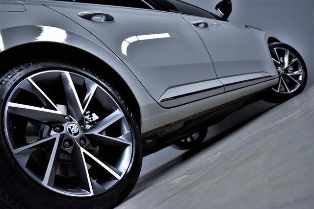 Skoda SUPERB 336pk 4x4 Automaat ABT CarPlay/Canton/Schaalstoelen/Alcantara/Leer/Keyless/Memory/Led/Lmv19''