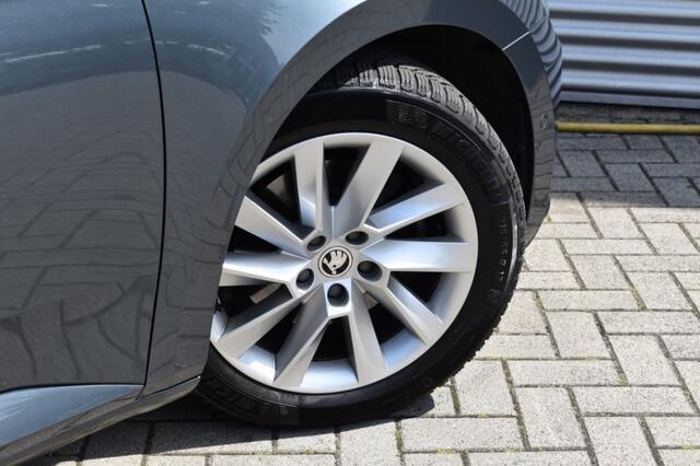 Skoda SUPERB COMBI 1.4 TSI DSG7 STYLE BUSINESS / P.DAK / EL. STOELEN / KEYLESS