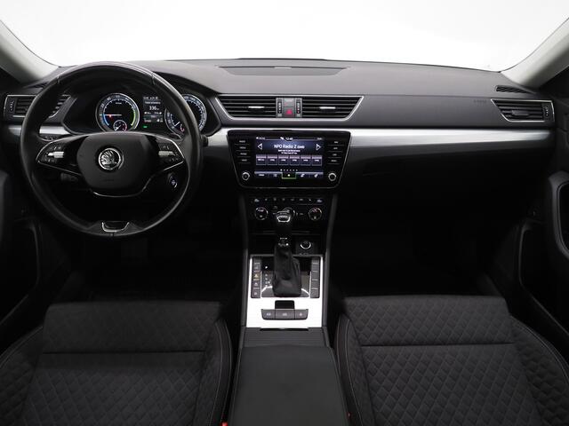 Skoda SUPERB Combi 1.4 TSI iV Business Edition Plus | Panoramadak | Trekhaak | Canton | Keyless | Adaptive Cruise | Carplay