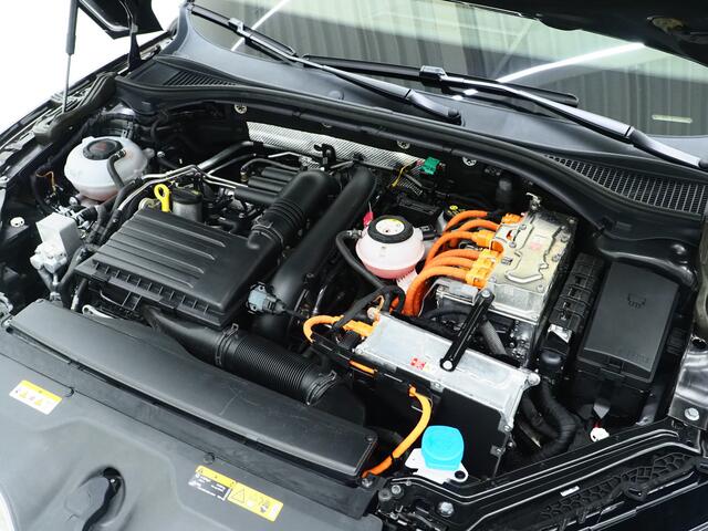 Skoda SUPERB Combi 1.4 TSI iV Business Edition Plus | Panoramadak | Trekhaak | Canton | Keyless | Adaptive Cruise | Carplay