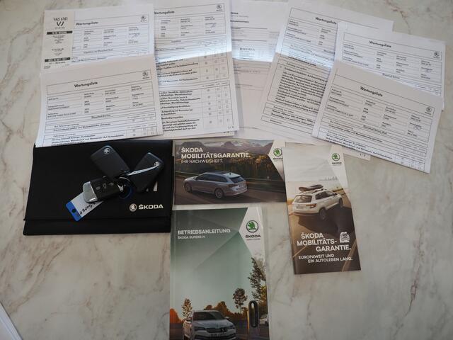 Skoda SUPERB Combi 1.4 TSI iV Business Edition Plus | Panoramadak | Trekhaak | Canton | Keyless | Adaptive Cruise | Carplay