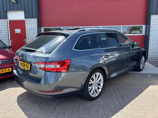 Skoda SUPERB Combi 1.5 TSI ACT Business Edition AUTOMAAT / PANORAMADAK / FULL LED / CAMERA / KEYLESS / ALCANTARA / CARPLAY / CRUISE / NL-AUTO