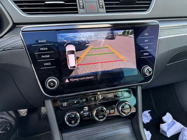 Skoda SUPERB Combi 1.5 TSI ACT Business Edition AUTOMAAT / PANORAMADAK / FULL LED / CAMERA / KEYLESS / ALCANTARA / CARPLAY / CRUISE / NL-AUTO