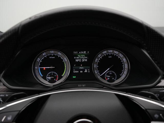 Skoda SUPERB Combi 1.4 TSI 218 pk DSG iV Sportline Business | Panoramadak | Trekhaak | Geheugenstoelen | Matrix LED | Leder/alcantara