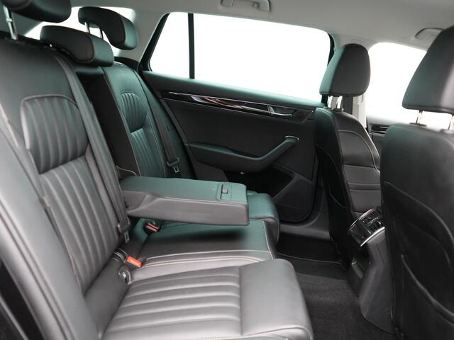 Skoda SUPERB Combi TSI iV Lauren & Klement Plug In Hybrid 218pk PHEV | Black Optic | Cruise Control | Crystal LED | Lederen Sportstoelen Memory & Verwarmd | Apple Carplay | Canton Audio | Navigatie | Verwamd Stuur | DAB |