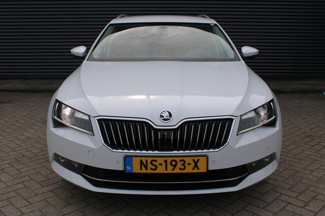 Skoda SUPERB Combi 1.4 TSI Ambition Business Trekhaak Navigatie CarPlay